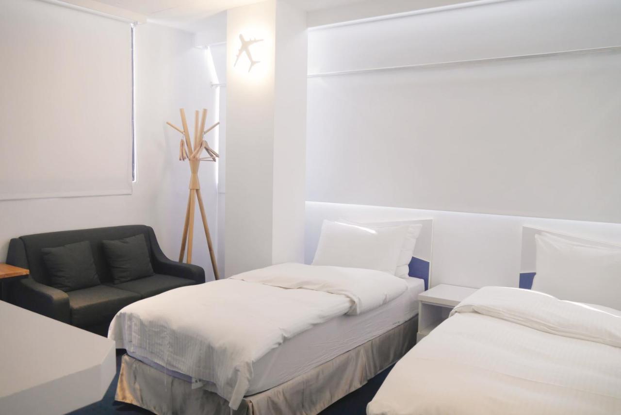 Time Flyer Hotel Taichung Extérieur photo