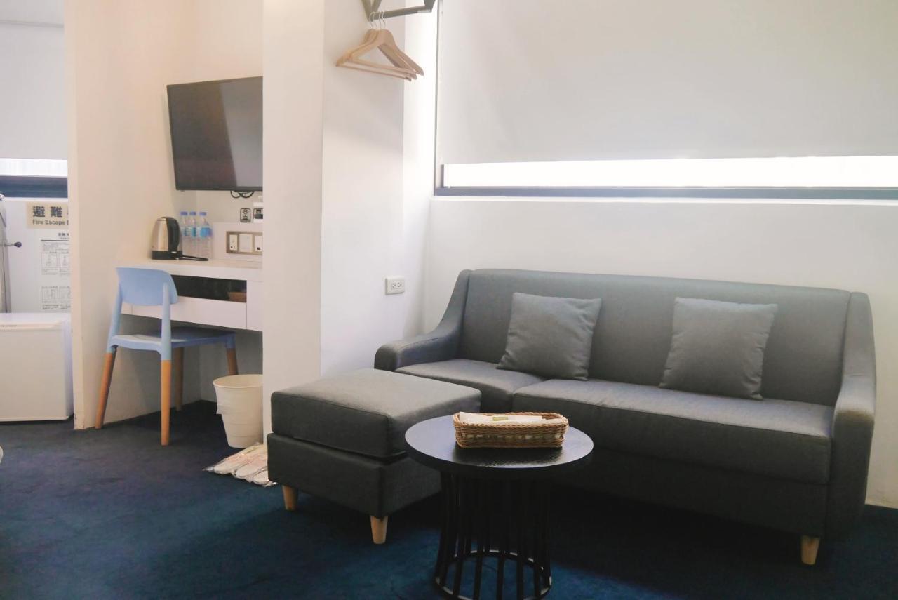 Time Flyer Hotel Taichung Extérieur photo