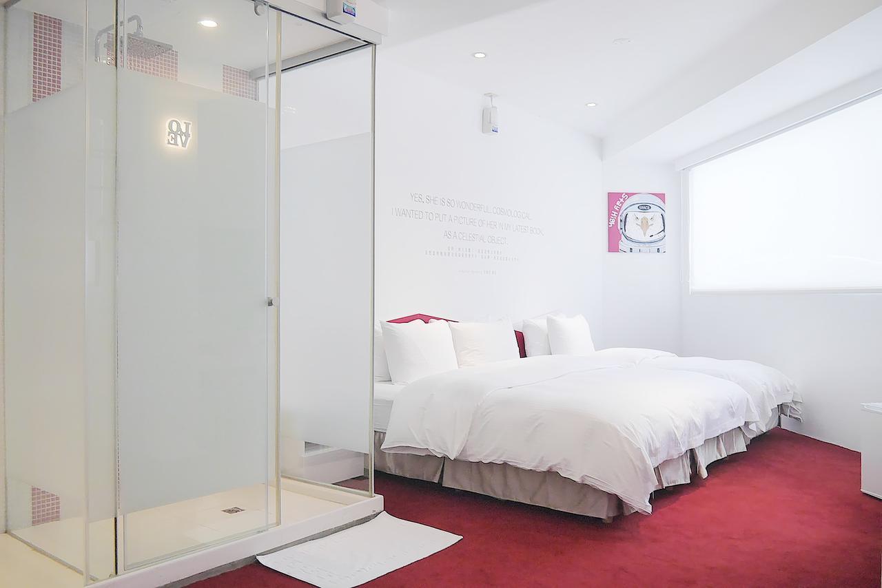 Time Flyer Hotel Taichung Extérieur photo