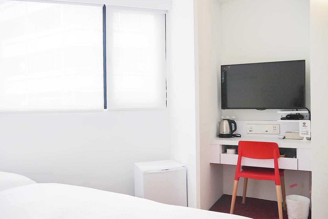 Time Flyer Hotel Taichung Extérieur photo