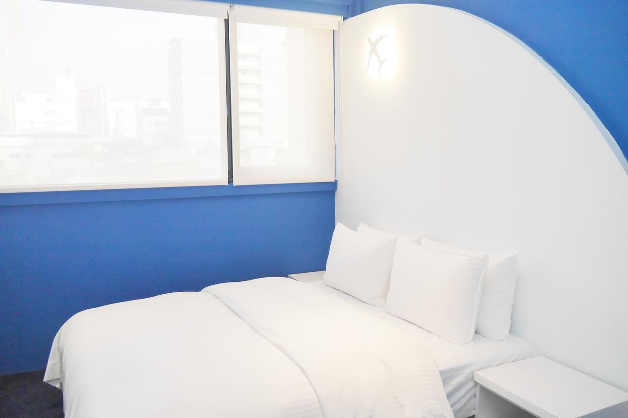 Time Flyer Hotel Taichung Extérieur photo