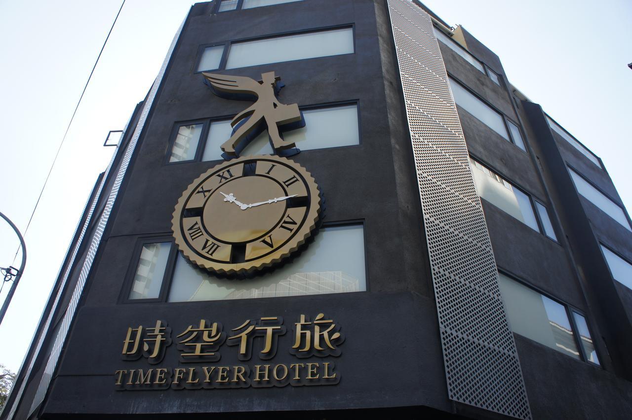 Time Flyer Hotel Taichung Extérieur photo